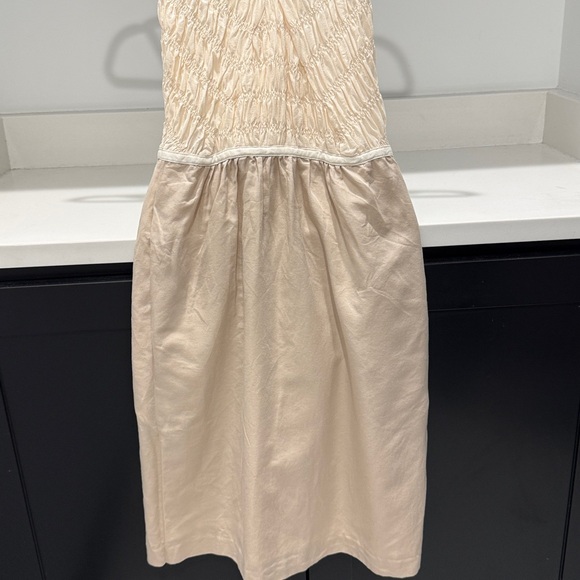 Banana Republic Cream Midi Dress. Size 0 - Picture 5 of 8